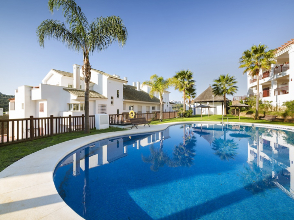 Preciosos apartamentos en Nueva Alcaidesa con enormes terrazas